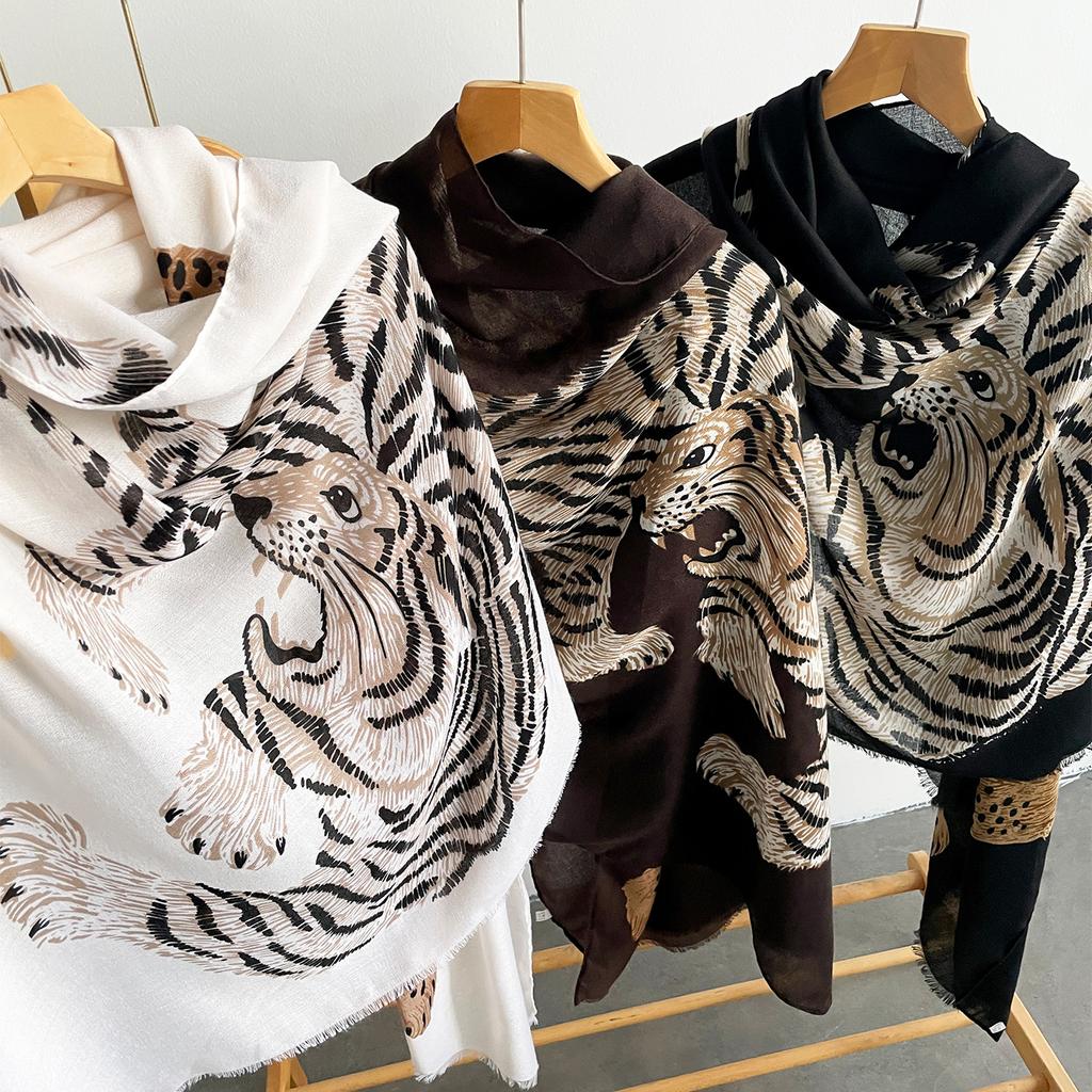 Old Money Style Money Leopard Shawl Fashion Leopard Print Scarf Thin Women's Fashion Long Air-conditioned Shawl Outer Layer Wholesale