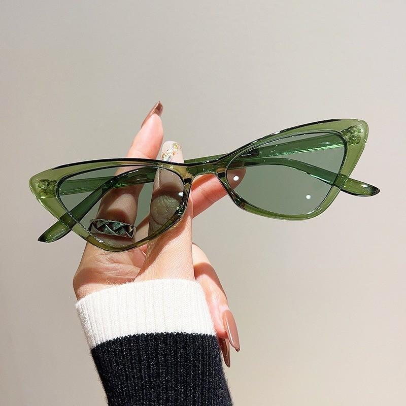 Cat Eye Women Sunglasses Retro Fashion UV Protection Round Lens Plastic Frame Summer Beach Accessories