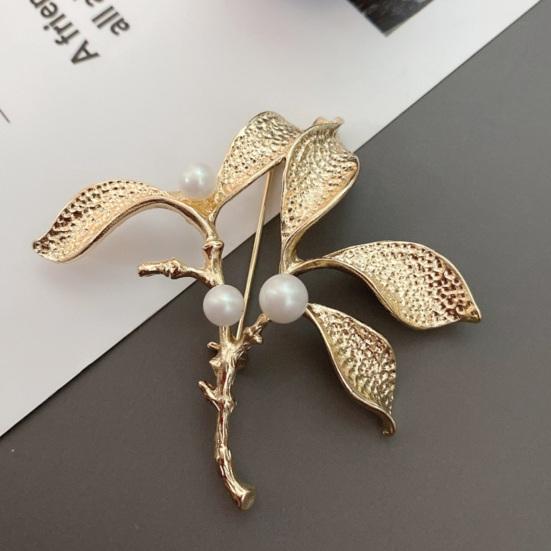 Women Brooch Flower Shape Rhinestone Retro Baroque Style Anti-slip Wear-resistant Suit Coat Collar Hat Scarf Decoration