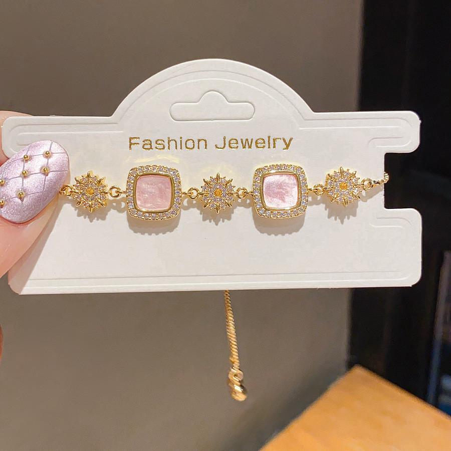 

Geometric Cubic Zirconia Gold Plated Bracelet For Women With Vintage French Style рожевий