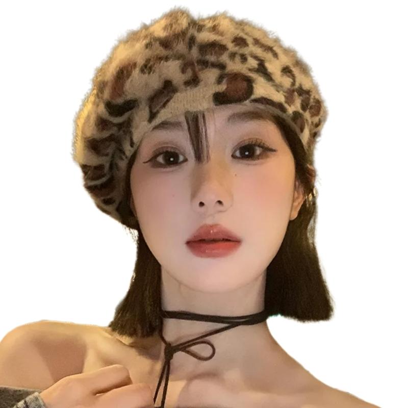 

Retros Styles Beret Leopards Pattern Soft Beret Hat Comfortable Plush Hat for Stylish Ladies and Fashion Enthusiasts