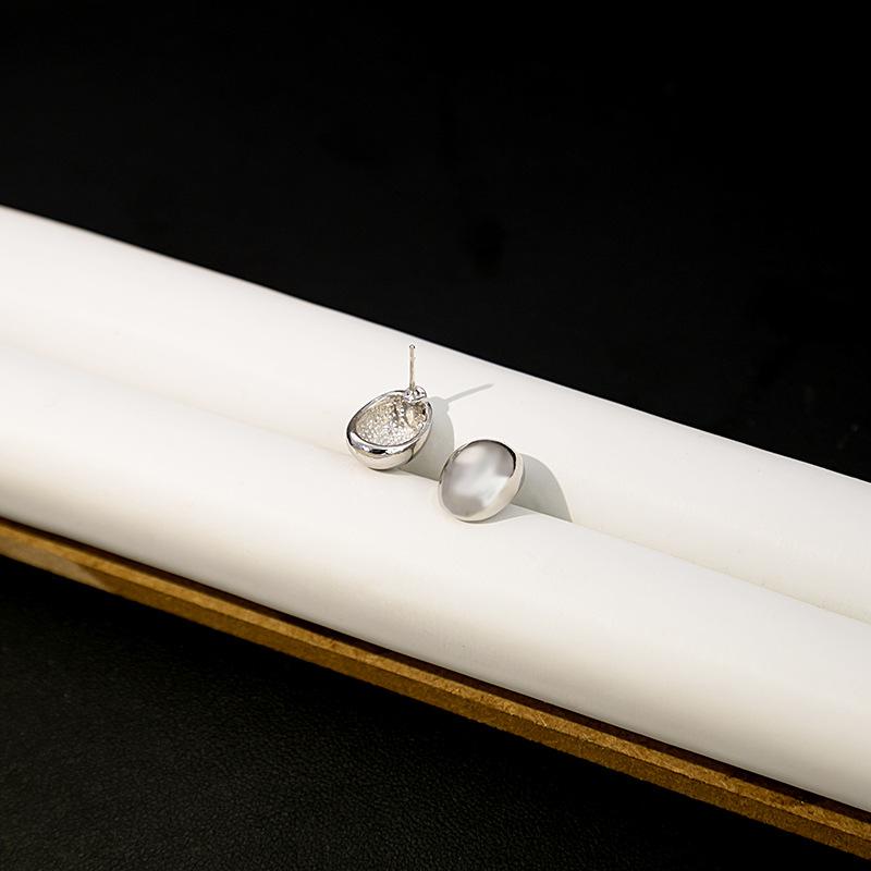 Metal Stud Earrings, High-End Temperament Smooth Oval Small Earrings, Simple French Earrings.