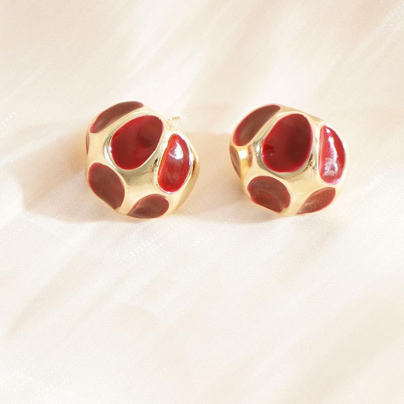 Red Enamel Drip Floral Stud Earrings - Three-Dimensional Christmas Retro Design, Gold-Plated Copper with High-End Color Retention for Women