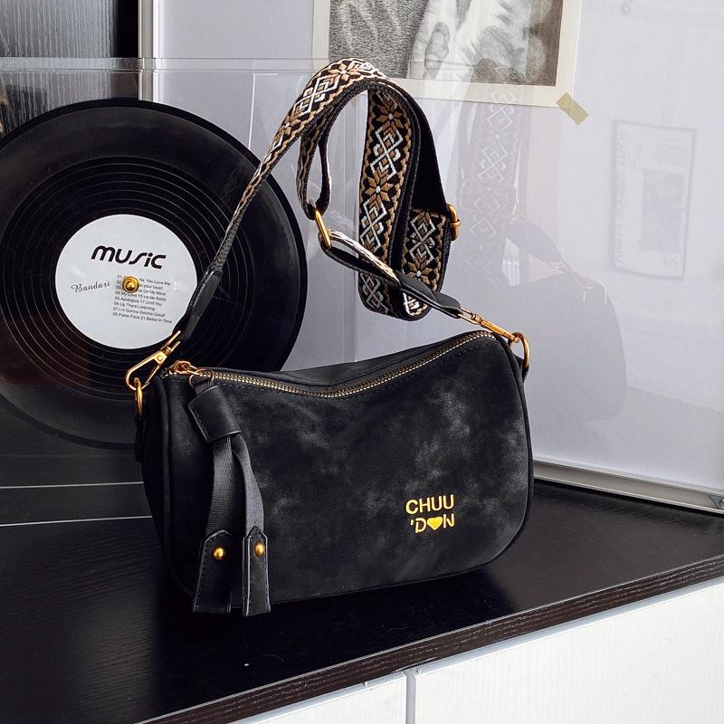 

This year s popular bag women s 2025 autumn new fashionable retro pillow bag niche simple casual messenger bag