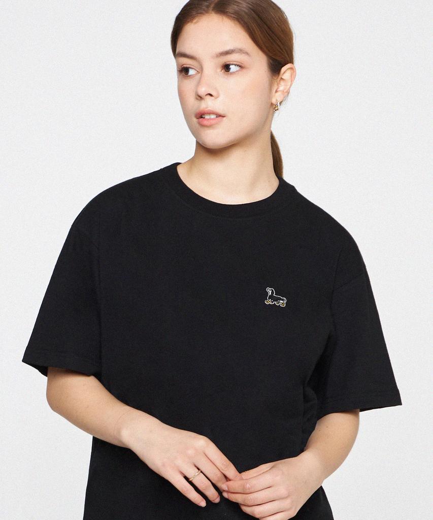 GRAVER [Unisex] Yellow Boots Puppy Embroidered Short Sleeve T-Shirt_ Black