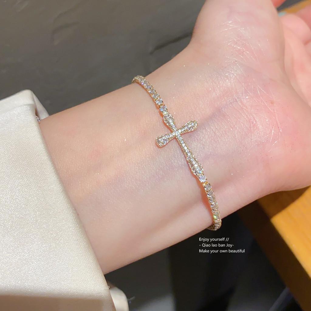 Cross Pendant Charm Bracelet With Zirconia And Gold Plating For Womens Fashion Accessories