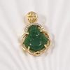Mehrfarbiger Chalcedon Buddha Anhänger für Damen mit vergoldetem Kupfer und Diamant-Inlay an einer Schlüsselbein-Kette