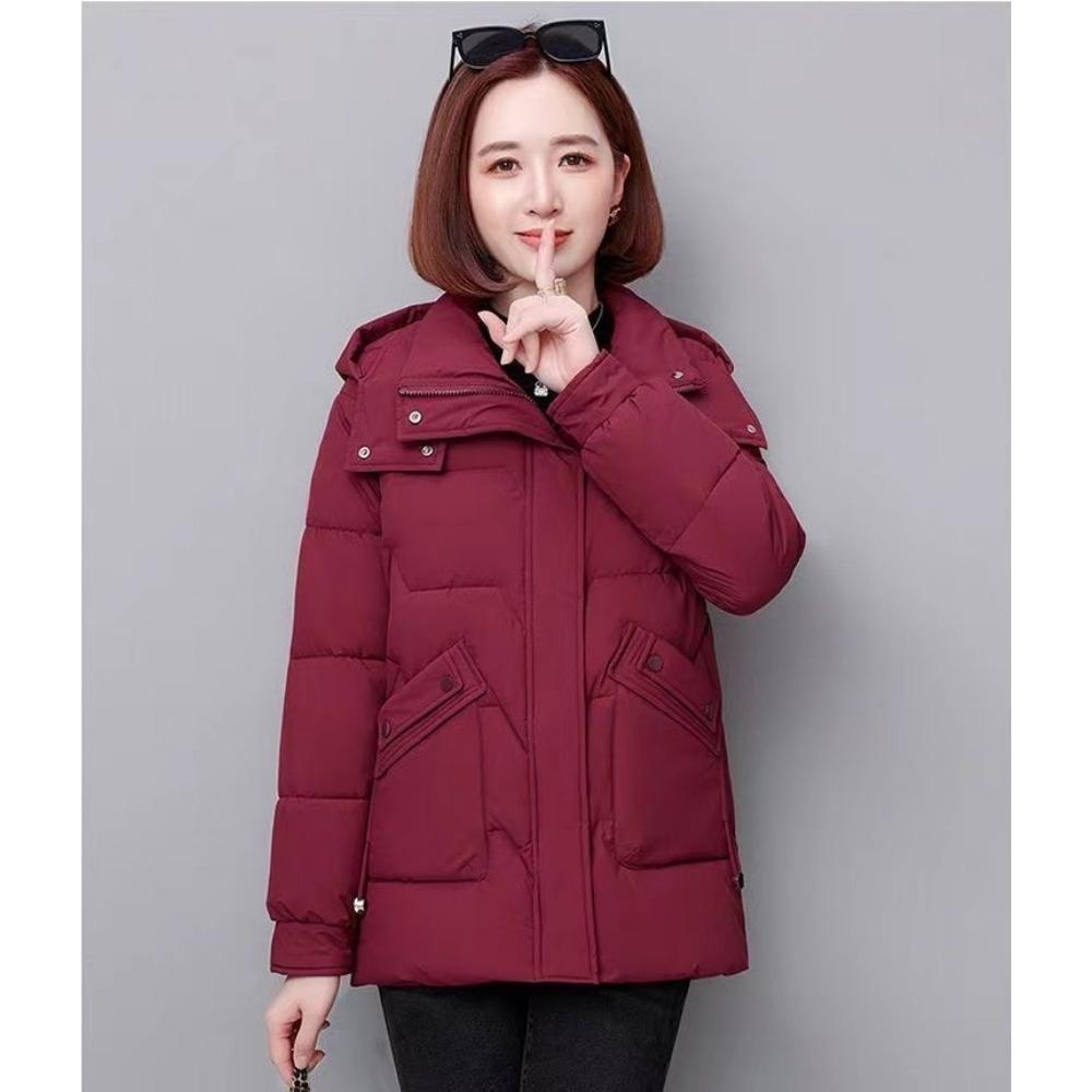 A new type of short and thick down cotton-padded jacket for women in winter, a warm cotton-padded jacket for middle-aged and elderly people