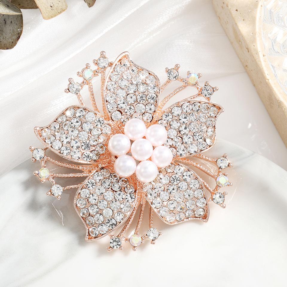 

Домашний Кристалл Бриллиант Жемчуг Цветок Сплав Брошь Ювелирные Изделия Одежда Универсальные Булавки Аксессуары Корсаж Женщины