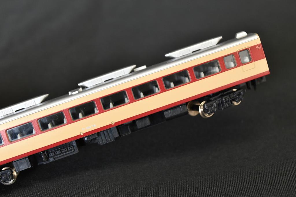 KATO 608 Kiha 80 Red and Cream N Gauge / N Scale Model Train Car from Japan