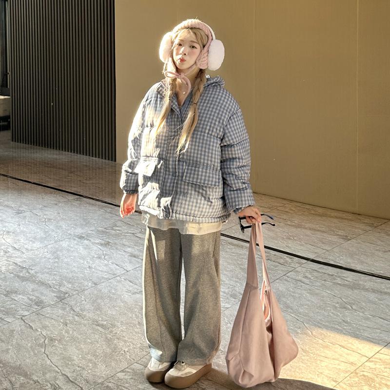 Kurze Kapuzen-Studenten-Baumwoll-gepolsterte Herbst- und Winter-Verdickte Blau-karierte Koreanische Version Lockere Brotjacke