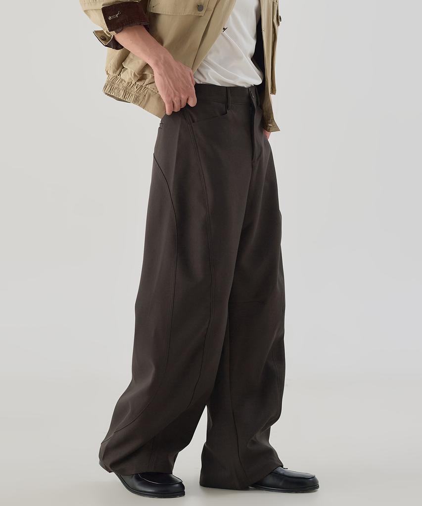 Ousa Cut-Out Dart Slacks - Brown