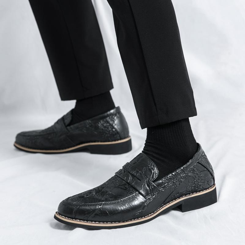Men's loafers large size new crocodile pattern casual leather shoes fashionable men's retro style foot loafers