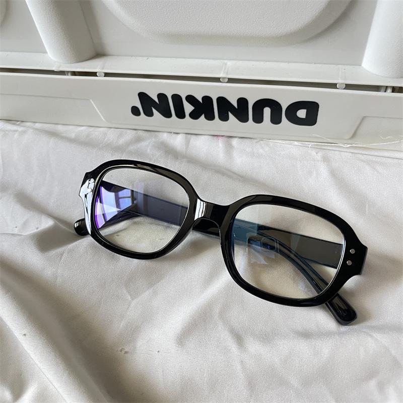 Modern Retro Narrow Oval Shaped Glasses Frame Female Concave Design Street Photography Personalized Flat Mirror Simple Design