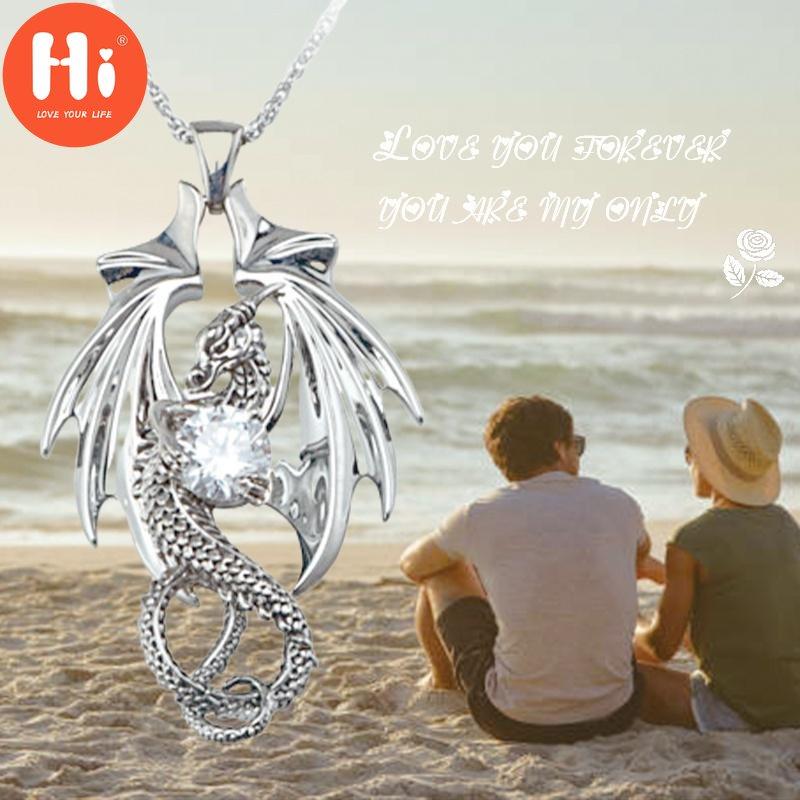 Sveiki, raižyti trimačiai drakono karoliai, šviesūs deimantiniai papuošalai, mitiniai gyvūnai, hiphopo priedai