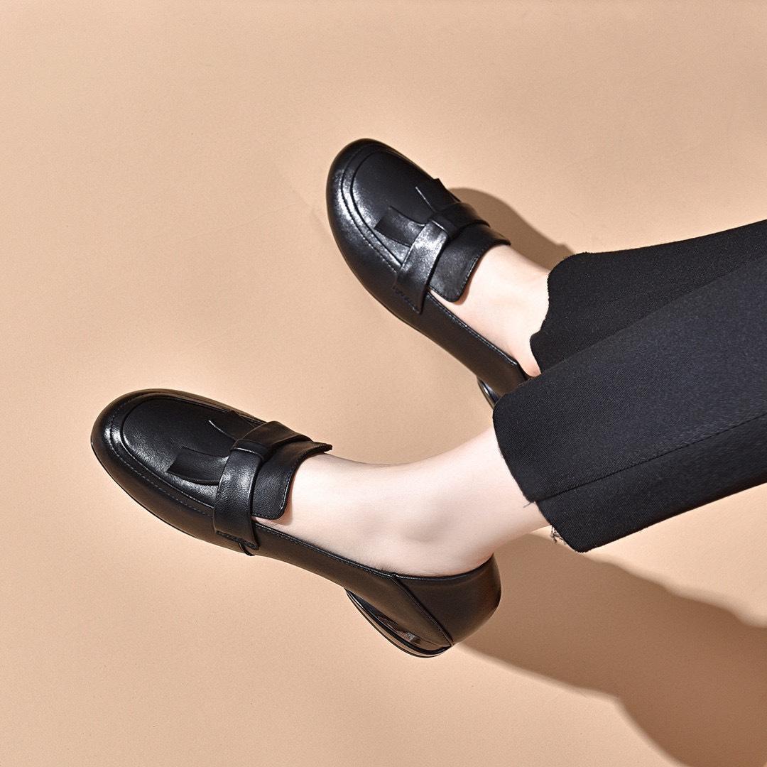 Женские туфли на плоской подошве весенние новые с мелким вырезом на одном ремешке с бантом на низком каблуке одинарные туфли маленькие кожаные туфли 34 9459₽