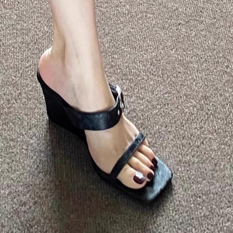 Fashion Hot Sale Elegant and Comfortable Summer 2025 Women's Large Size Thick Heel Metal Cover Toe Open Toe Sandals Comfortable