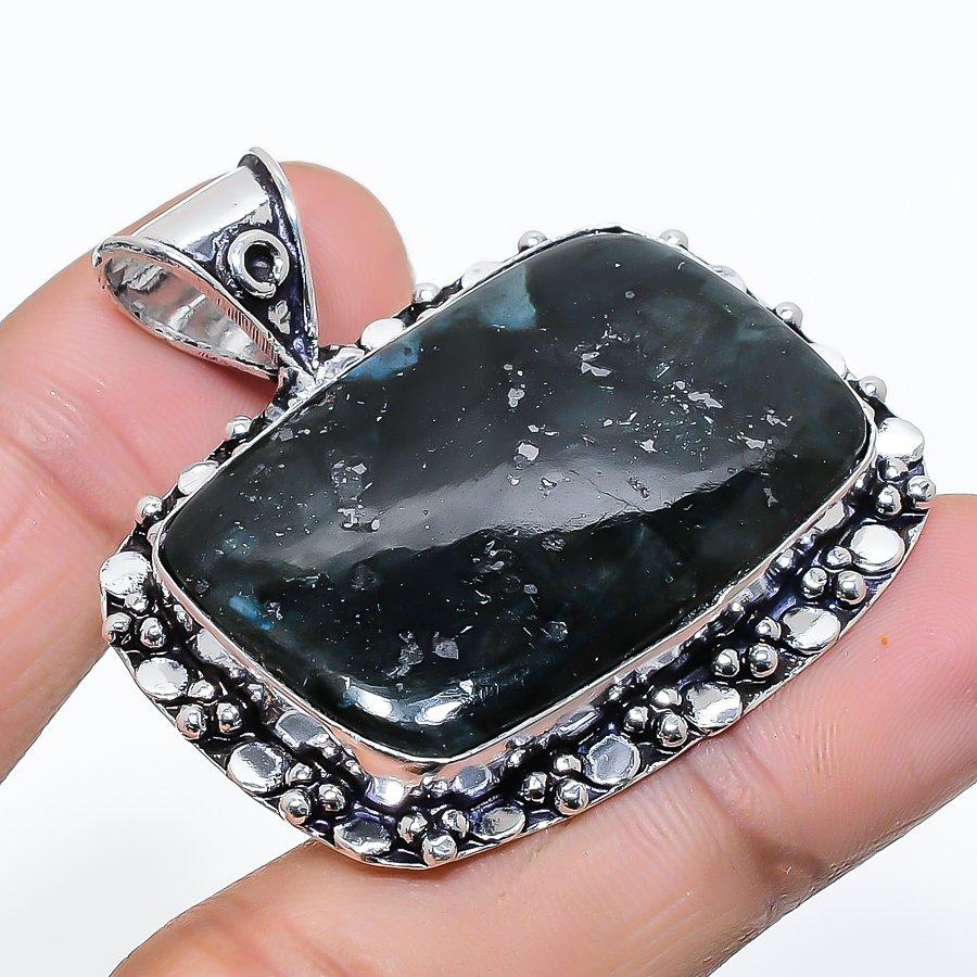 

Кулон ручной работы с этническим украшением из мистического мерлинита 1,62 VR-4080