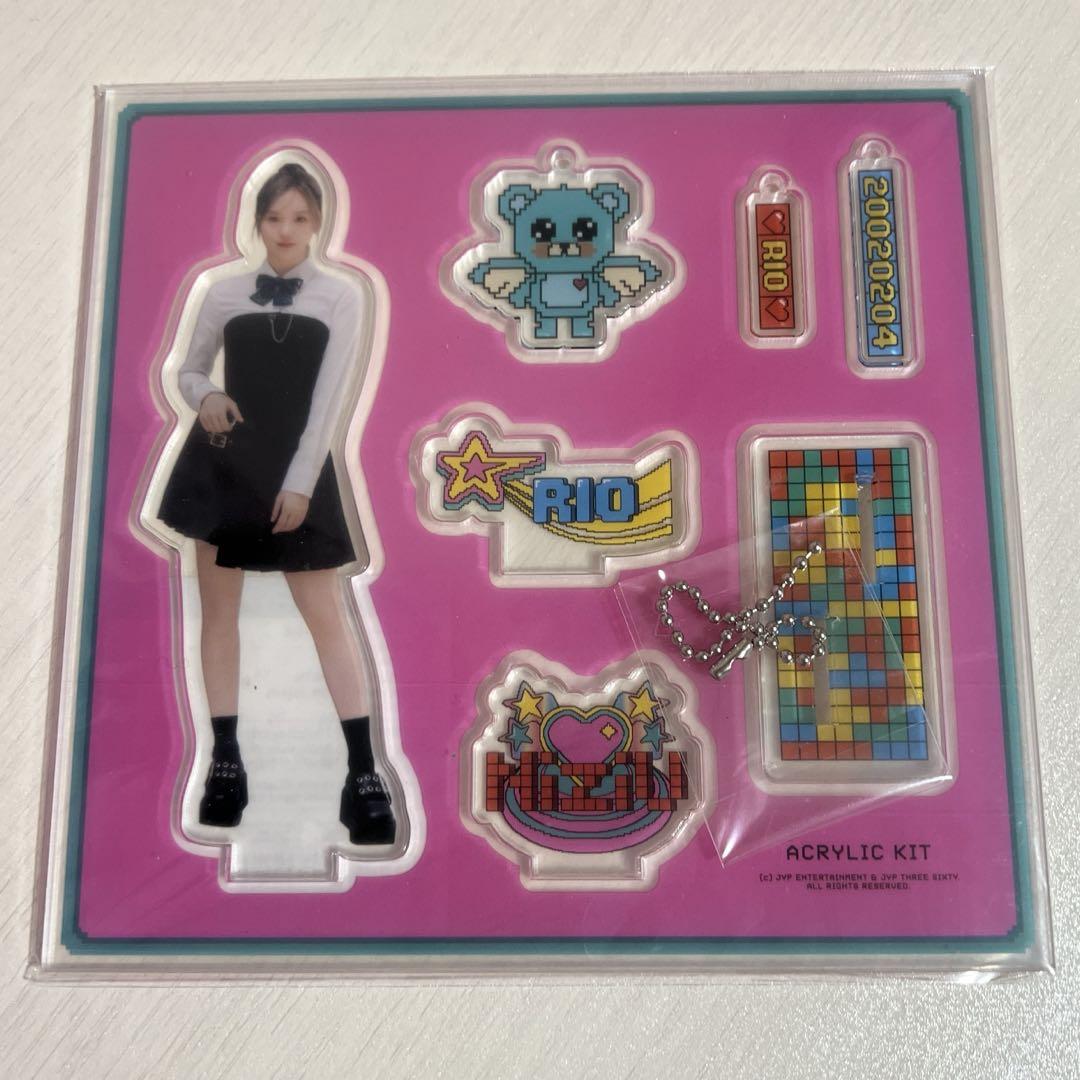 

[Б/У] Акриловая подставка NiziU Рио Press Play HEARTRIS