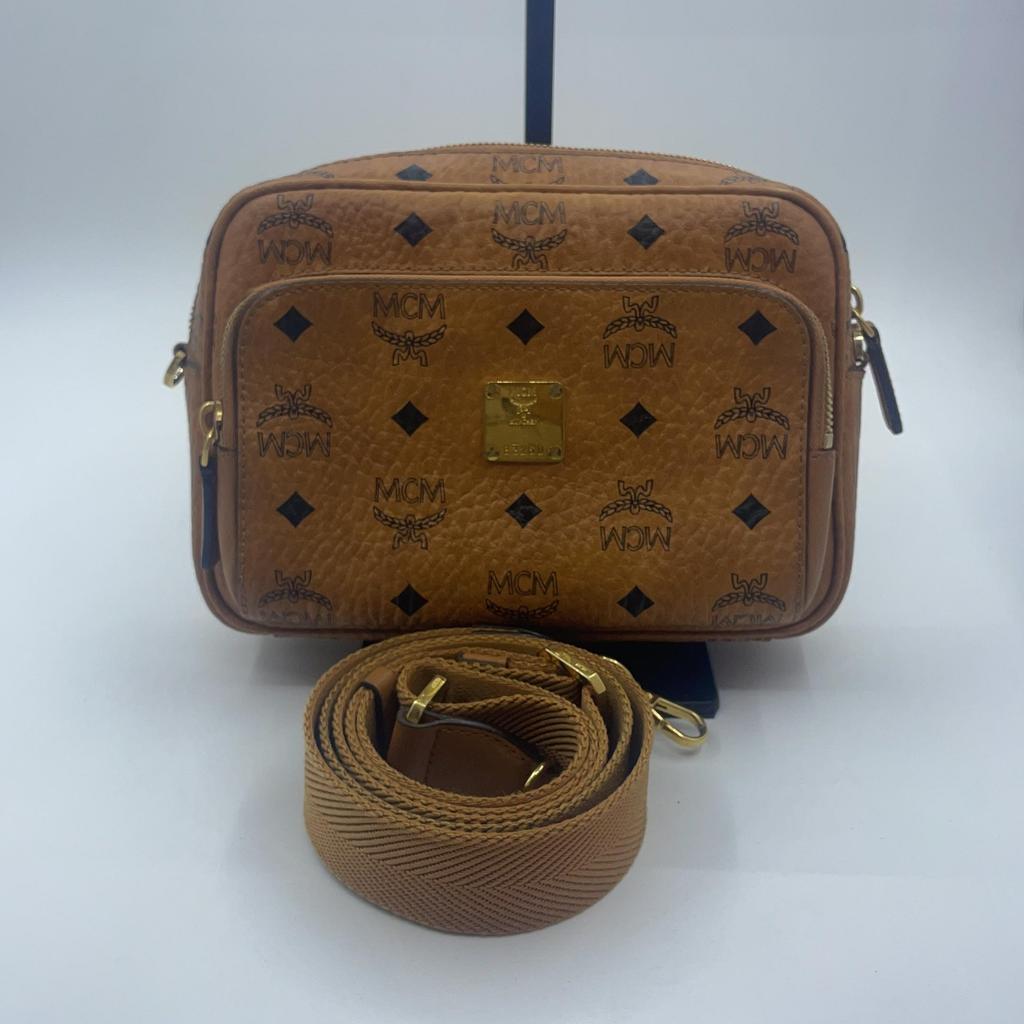 [Pre-Owned] Classic Monogram Zip Leather Camera Bag - Very Good #ZP1EIR
