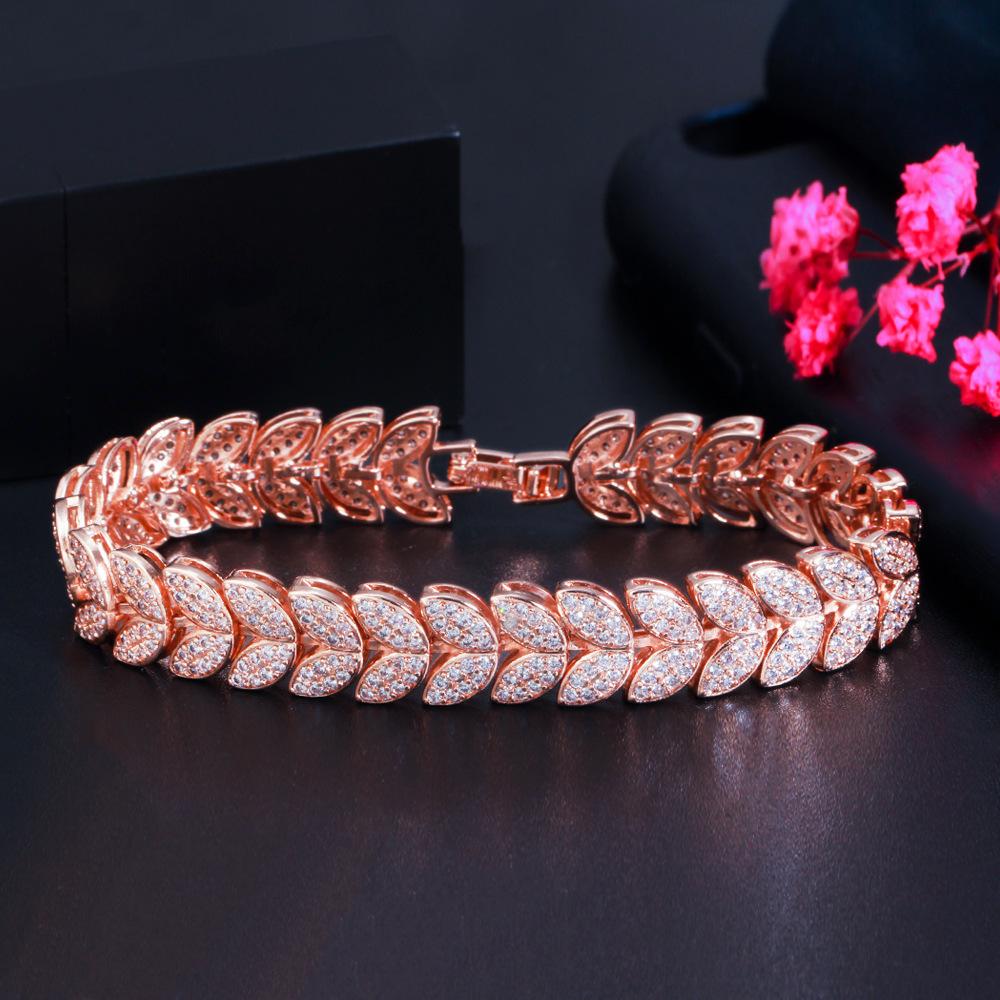 S0188 Middle East Specializes In Full Diamond Accessories, Micro-Inlaid Zircon Bracelets, And Popular Hand Jewelry.