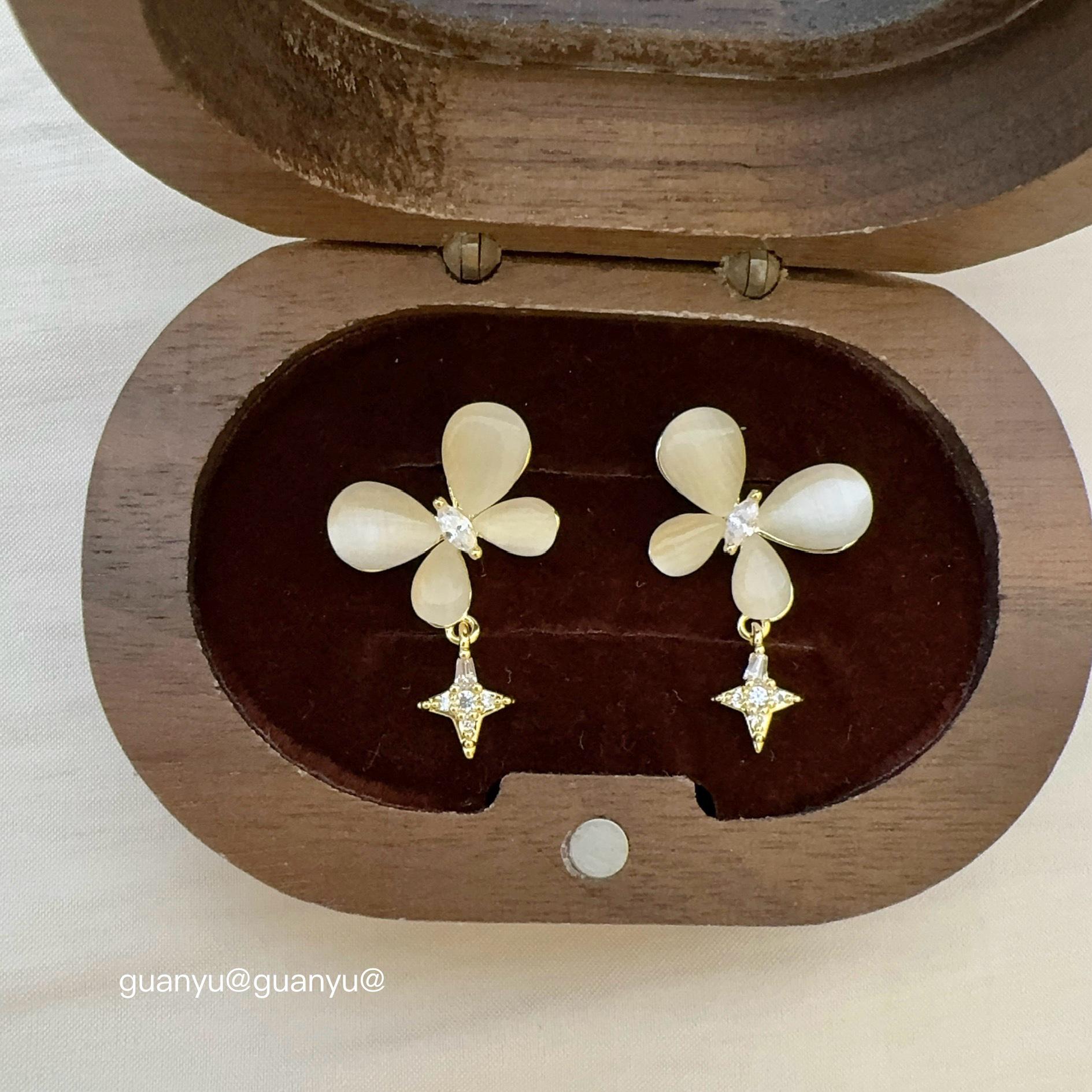 

Elegant Butterfly with Cat s Eye Stone & Zircon Stud Earrings: Women s Fashion, Light Luxury, Sweet & Versatile