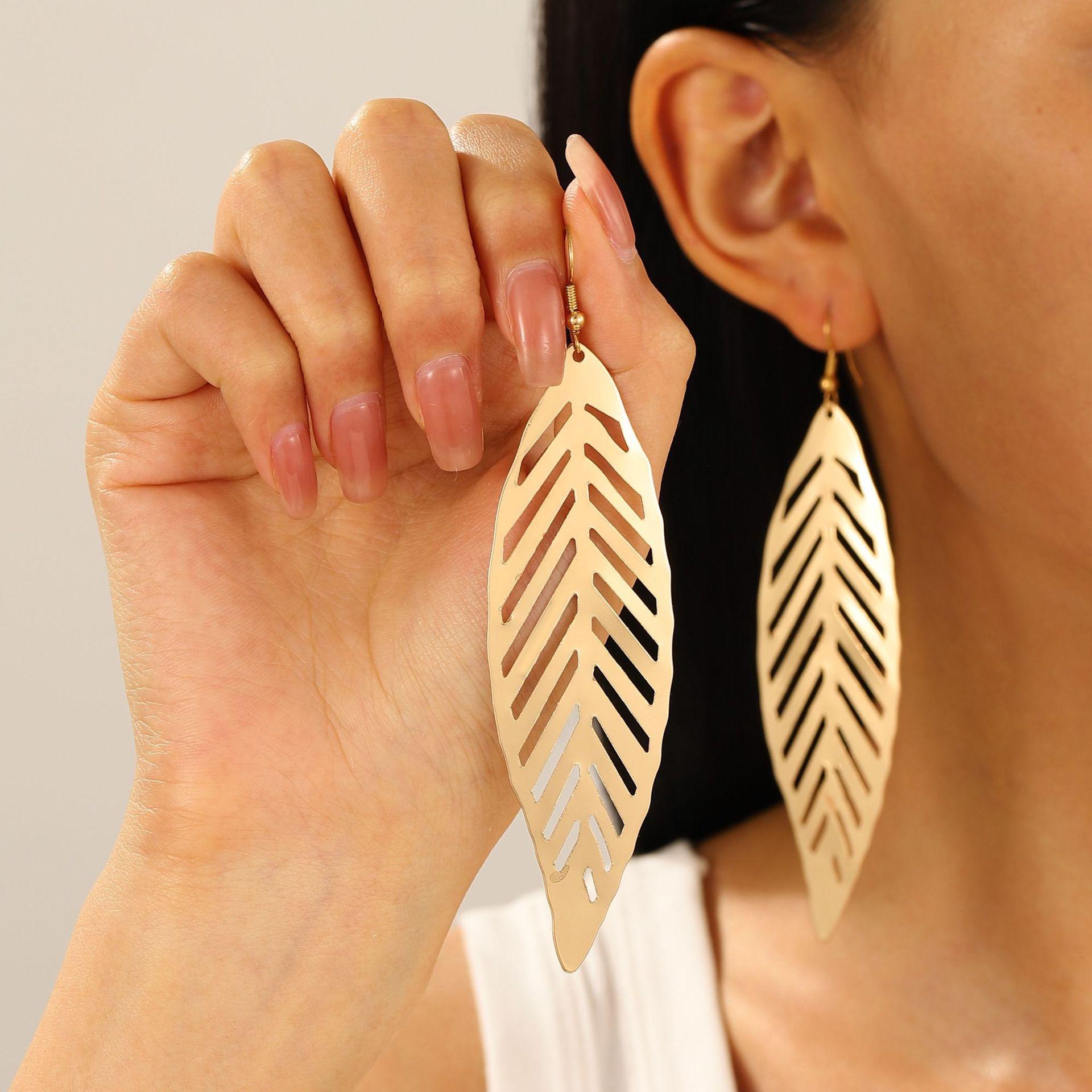 

Новые поступления модные креативные полые длинные серьги из сплава металла в форме листа для женщин 1 pair серебряный