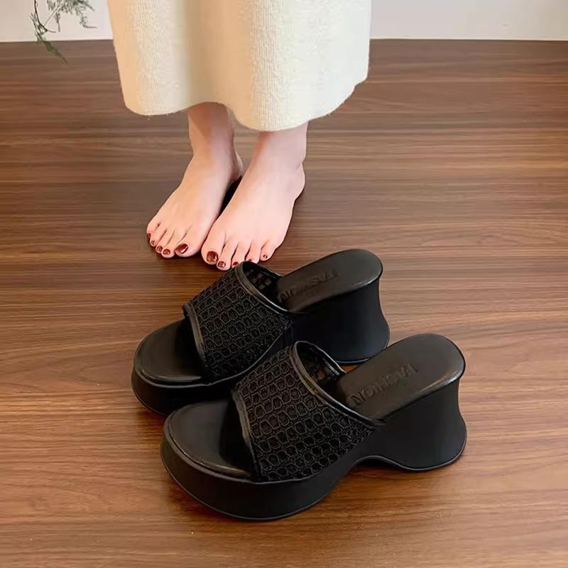 Small Thick-soled Slippers for Women's Outer Wear 2025 New Summer Height-increasing One-word Drag for Women's Fashion Rhinestone Slope Heel Sandals