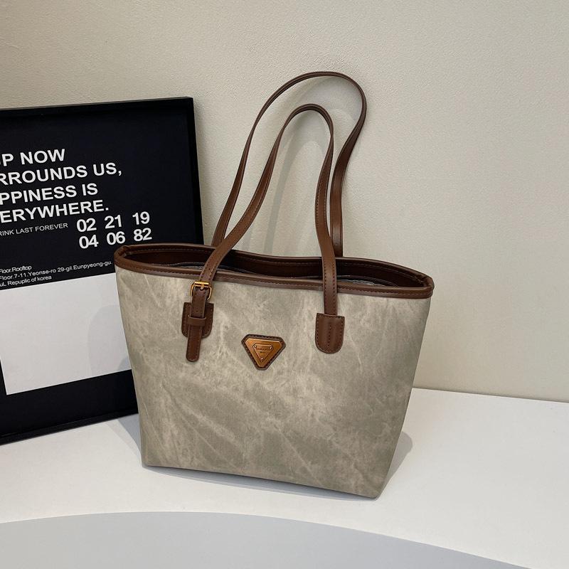 

Retro bag women s large-capacity new versatile simple shoulder armpit bag fashionable commuter tote bag