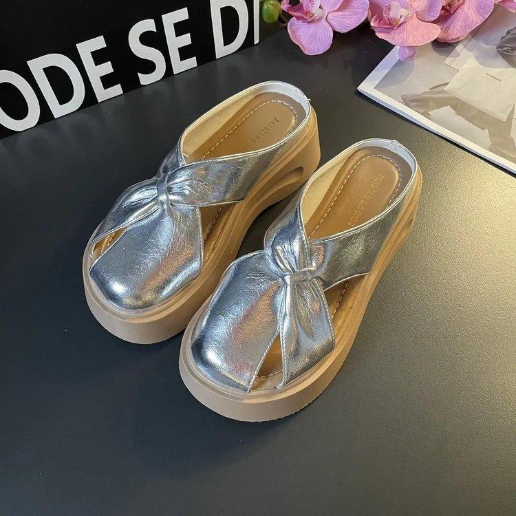 Thick-bottomed bag head half slippers for women's outer wear 2025 summer new versatile skirt French soft-bottomed beach cool slippers