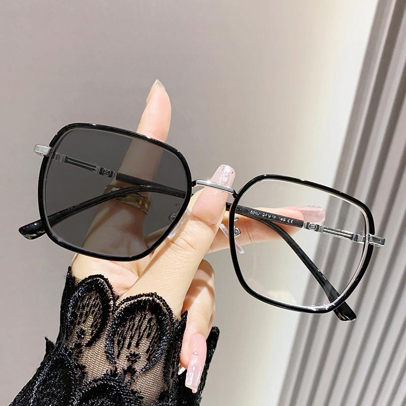 New Color-Changing High-End Female Face Without Makeup Small Round Face Ultra-Light And Fashionable Myopia Glasses 75022