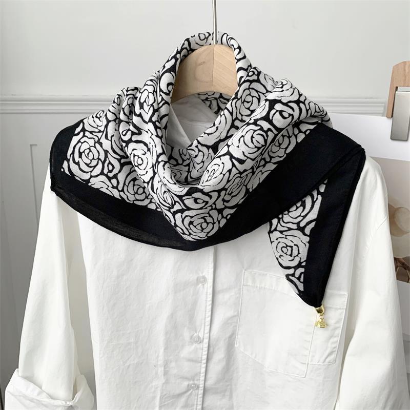70*70 Square Scarf Retro Print Silk Scarf With Magnetic Buckle Women Neck Scarf All-Match Shawl Headscarf Accessory Gift