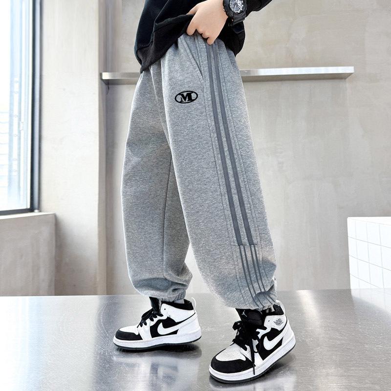 Jungen Fleecegefütterte Hosen mit schmal zulaufendem Bein – Dick, warm und perfekt für Frühling bis Winter.