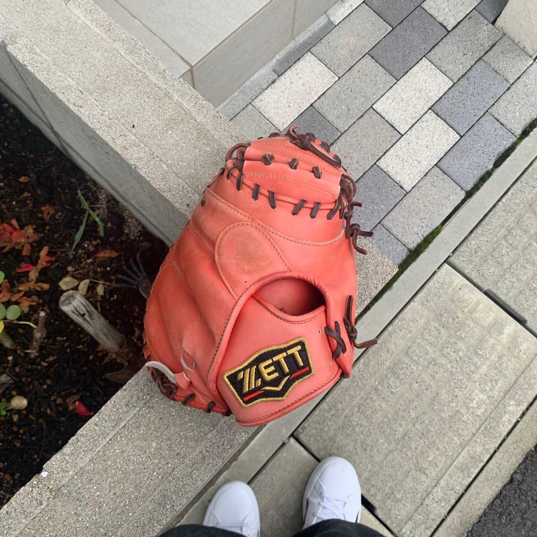 Used ZETT softball catcher s mitt