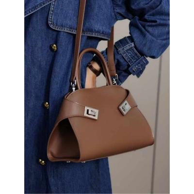 Kožená sedlová taška s výklenkem Designová dámská taška přes rameno na dojíždění Praktická velkokapacitní crossbody malá taška Jednoduchá ruční dámská taška
