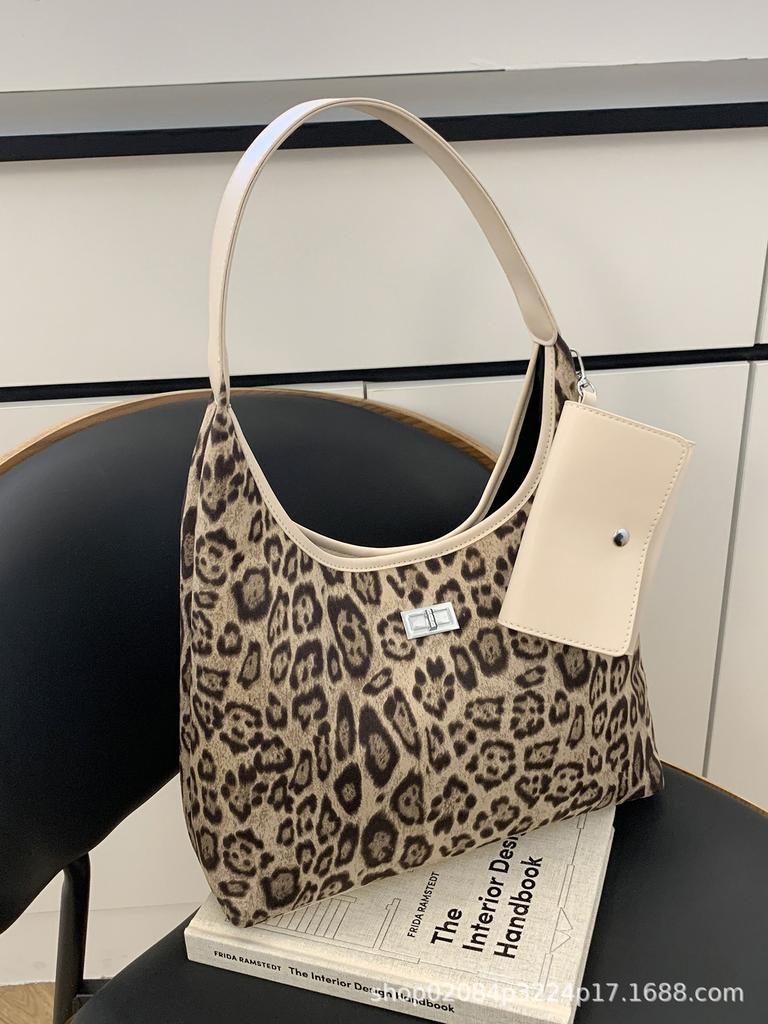 2025 New Retro Leopard Print Premium Sense Large Capacity Underarm Bag Casual Commuter Tote Bag Shoulder Bag