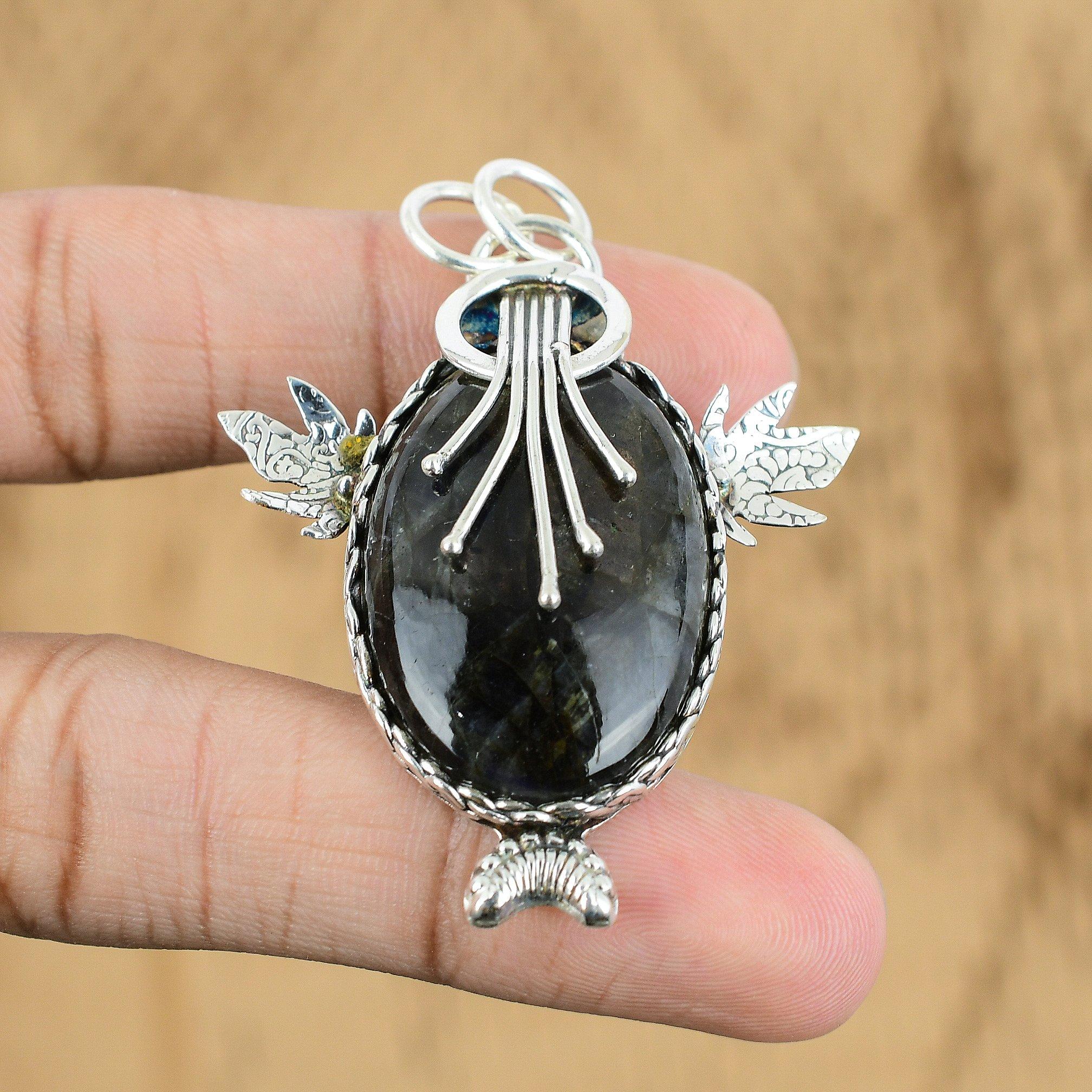 

Natural Labradorite Gemstone Pendant 925 Sterling Silver Jewelry For Girls