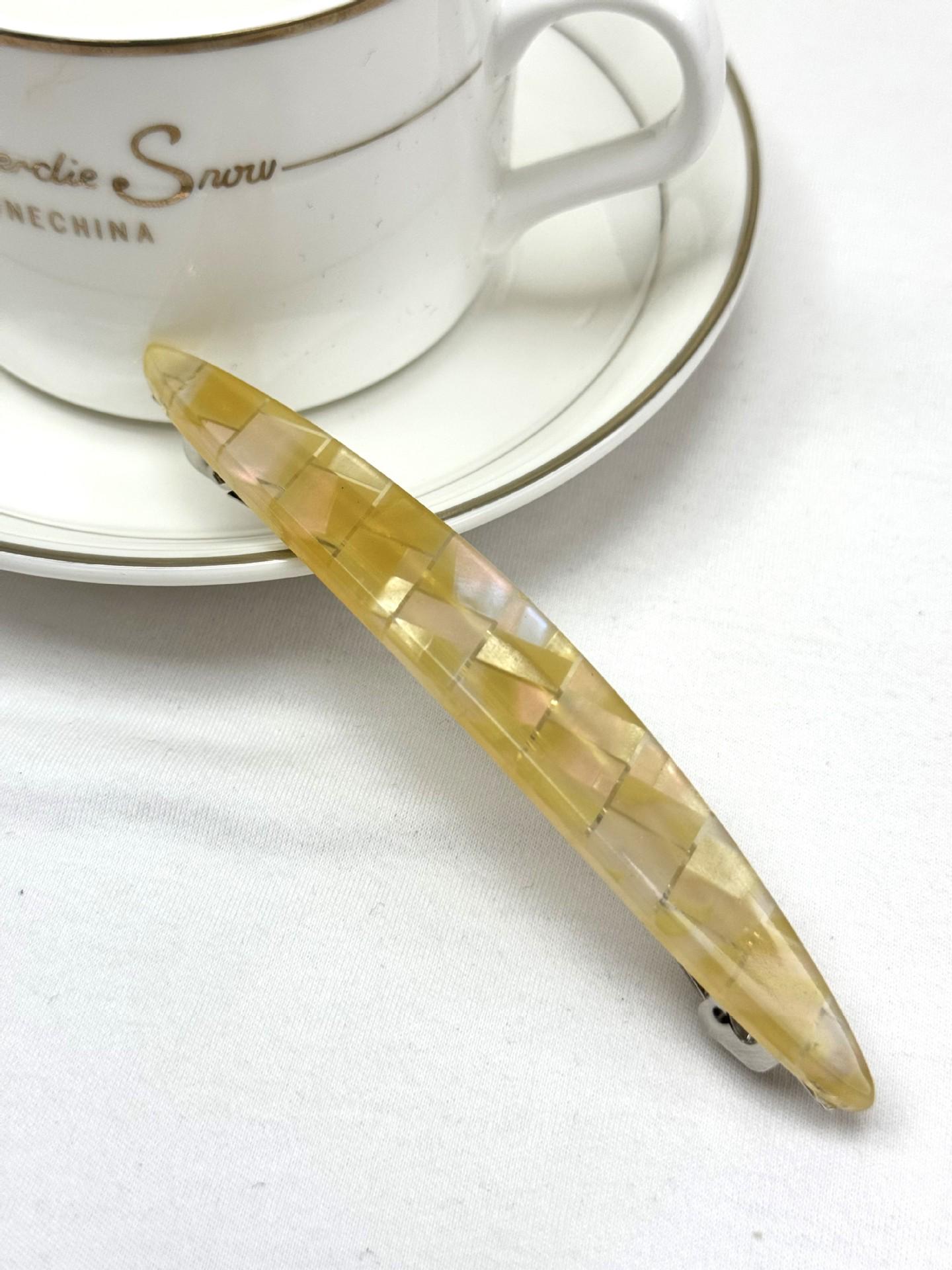 

Korean Retro Leopard Floral Acetate Hair Clip - High-End Spring Clip for Ponytail or Back of Head