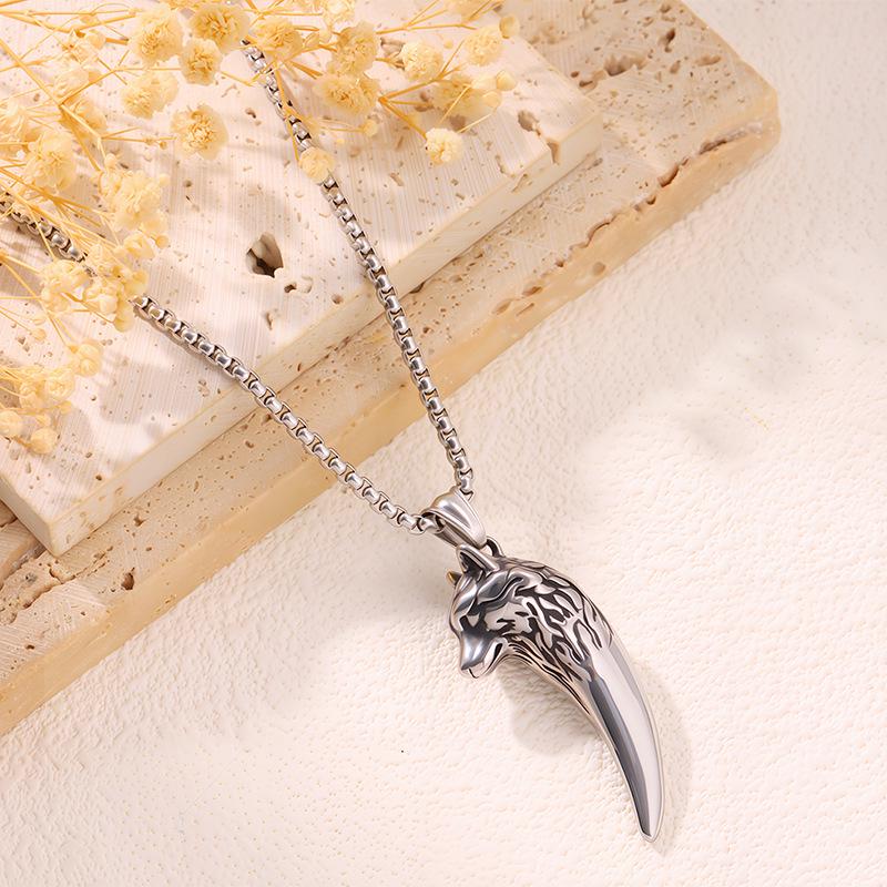 Men's Domineering Wolf Head Necklace - European & American Retro Titanium Steel Wolf Tooth Pendant Chain