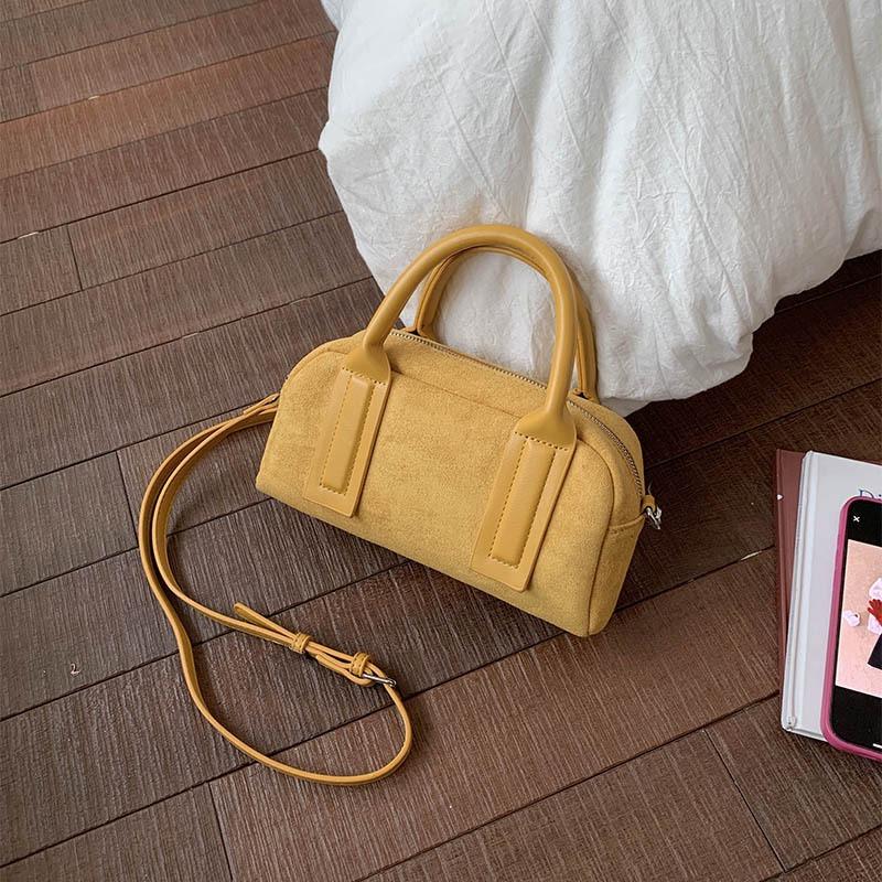 Niche design pillow bag women's autumn and winter new fashion versatile commuter shoulder messenger bag