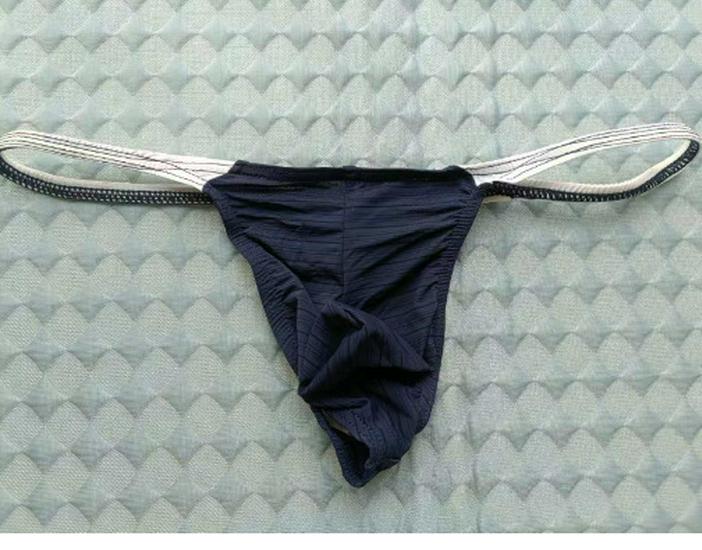 Męski T-shirt w paski z pinowym brzegiem: Wygodny, Oddychający, Modny i Prosty.