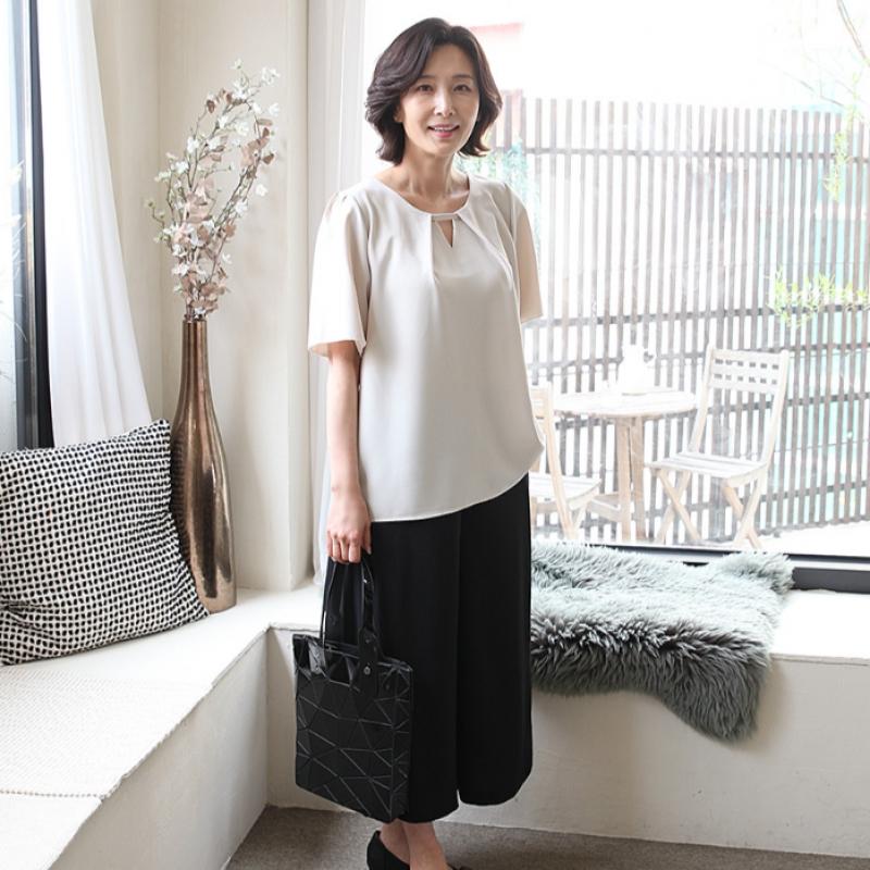 Shiz Madam V Neck Volume Blouse T57326