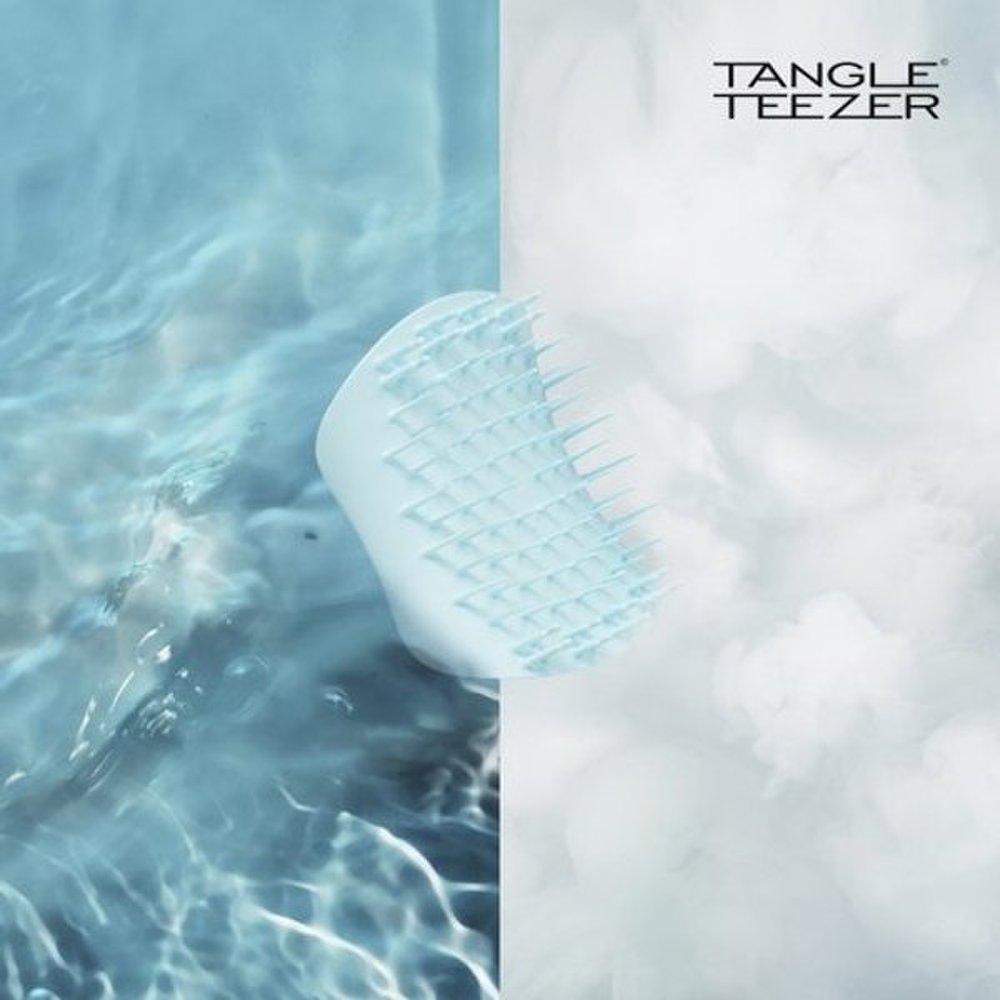 

Scalp Massage Brush Light Blue