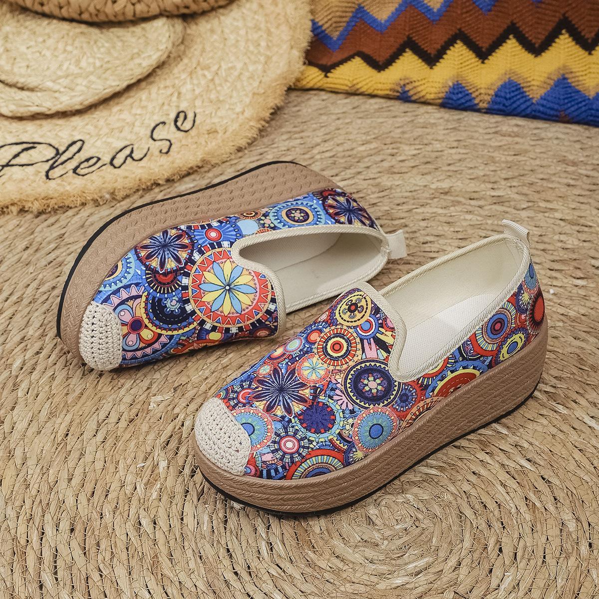 

Толстая подошва в этническом стиле, новинка 2025 года, весна, новые женские одинарные туфли с толстыми подошвами, спортивные одинарные туфли с кексами, женская обувь 40 разноцветный