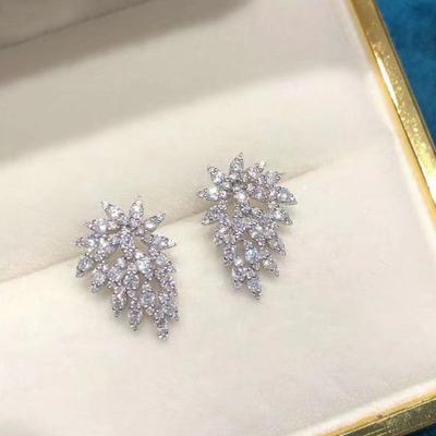 Orecchini a Bottone Chic Huitan per Donna Lega di Zinco Colore Pieno Zircone Scintillante Orecchini alla Moda da Donna per Festa Uso Quotidiano Zircone Statement