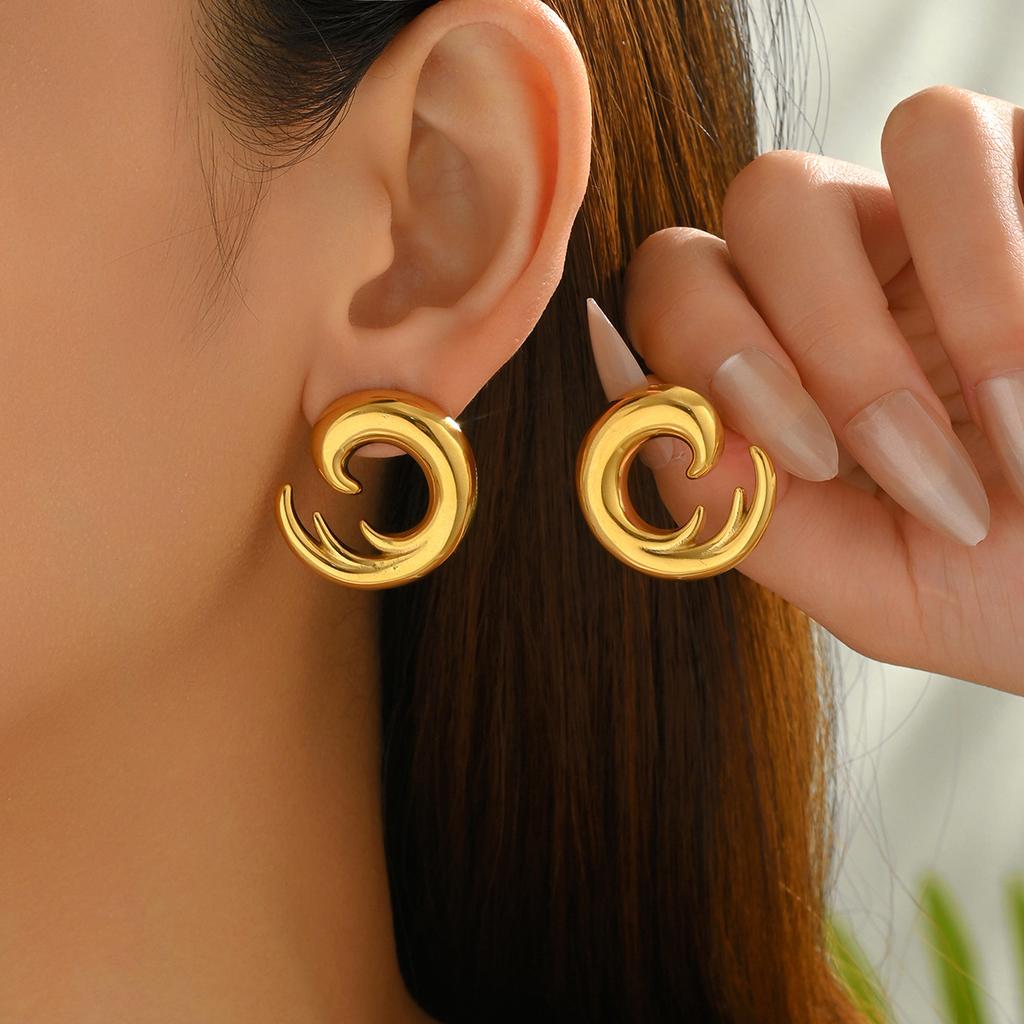 European and American Style Women's Earrings Geometric Wave Shape Design Earrings