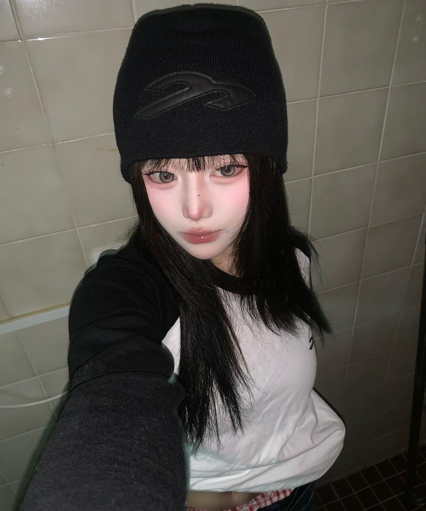 Tansanmageunesyum Sulano X Tansan Cross Stitch Leather Beanie