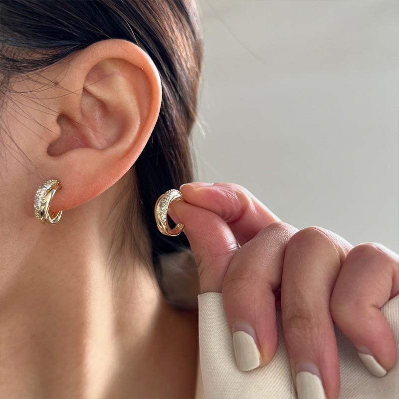 Women's Luxury Textured Metal Hoop Earrings - Versatile Niche Design