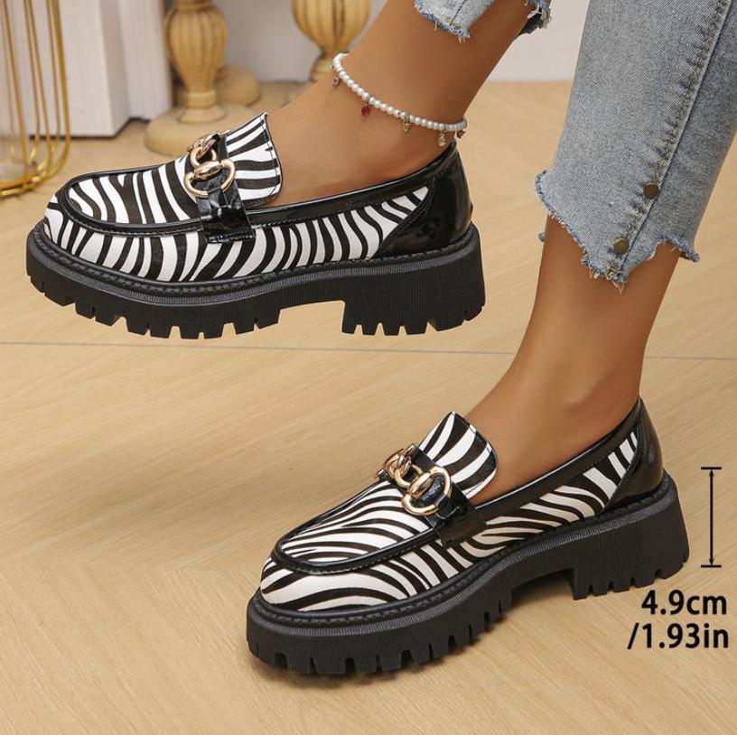 Fashion Women Loafers Spring New Slip-On Work Shoes Round Toe Flat Heel Comfortable Casual Retro Lazy British Style Small Leather Shoes