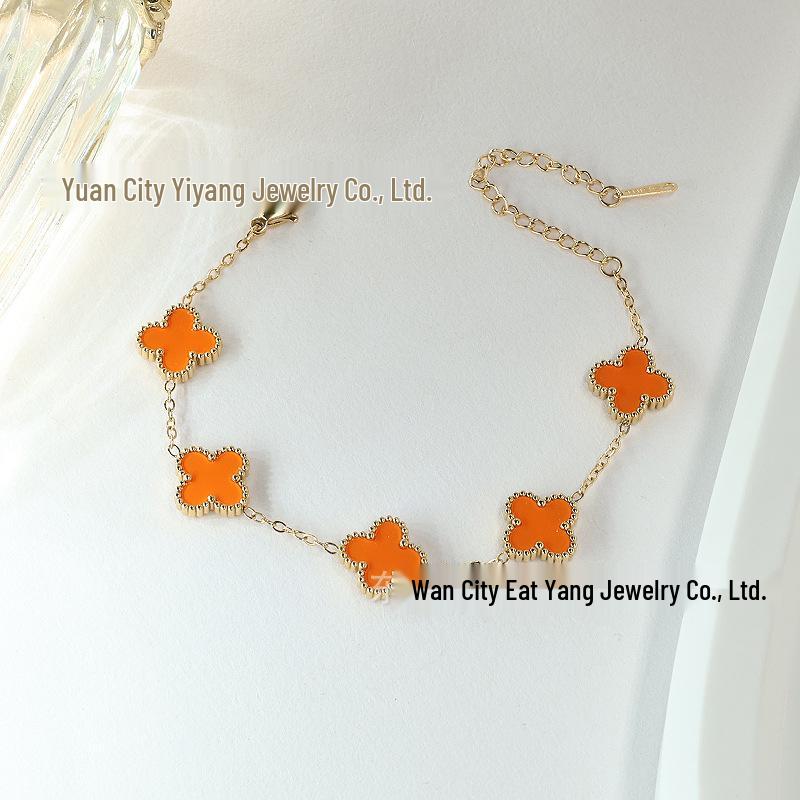 Náramek čtyřlístek, oboustranný šperk na ruku, titanová ocel tónovaná 18K zlatem, dlouhotrvající barva, všestranný šperk.